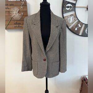 JackWinter vintage houndstooth wool blazer and skirt set. Neverworn.Br/blk/white